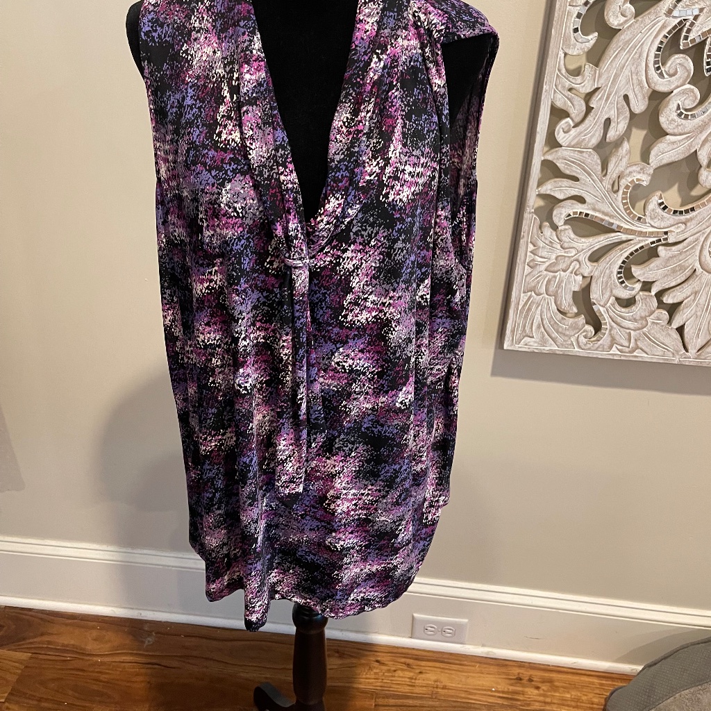 Tahari Floral Print Tie Neck Sleeveless Blouse Plus Size 2x. Worn Once